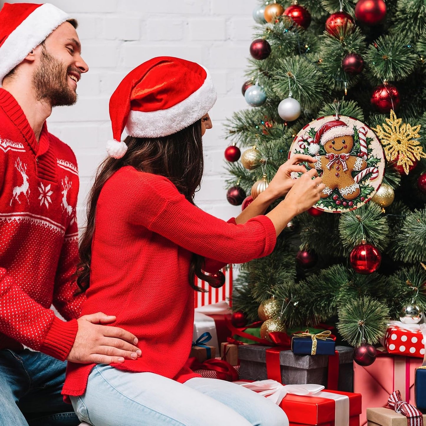 Round Christmas Metal Tin Sign Rustic Wall Decor Gingerbread Man Vintage Tin Sign Candy Canes Christmas Tin Sign for Home Garden Kitchen Bar Cafe Restaurant Garage Wall Decor 8 * 8 in