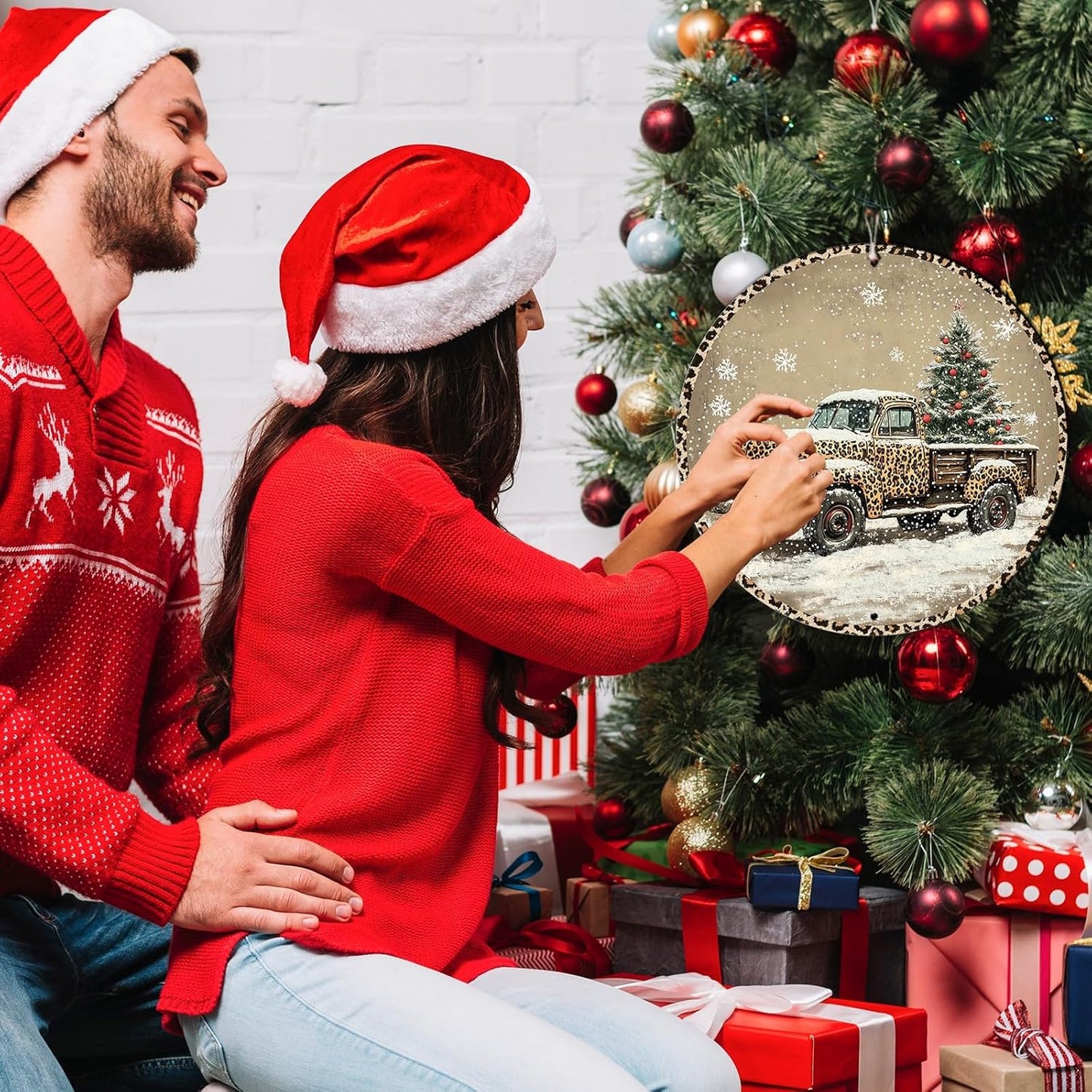 Round Leopard Truck Metal Tin Sign Rustic Wall Decor Christmas Wreath Sign Christmas Wreath Door Hanging Wall Decoration Bar Home Round 12 * 12 in