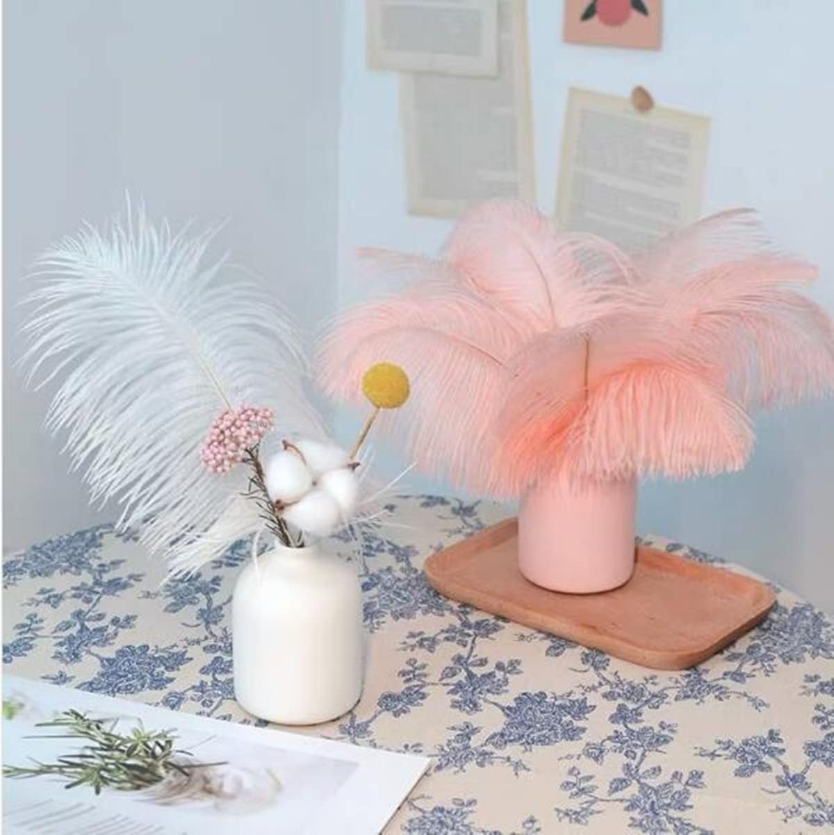 YAKRUNA 30PCS White Ostrich Feathers for Centerpieces for Wedding Birthday Gatsby Party, 12-14 Inches Bulk Decorative Plumes for Vase & Table & Christmas Tree Decor (30-35cm, White)