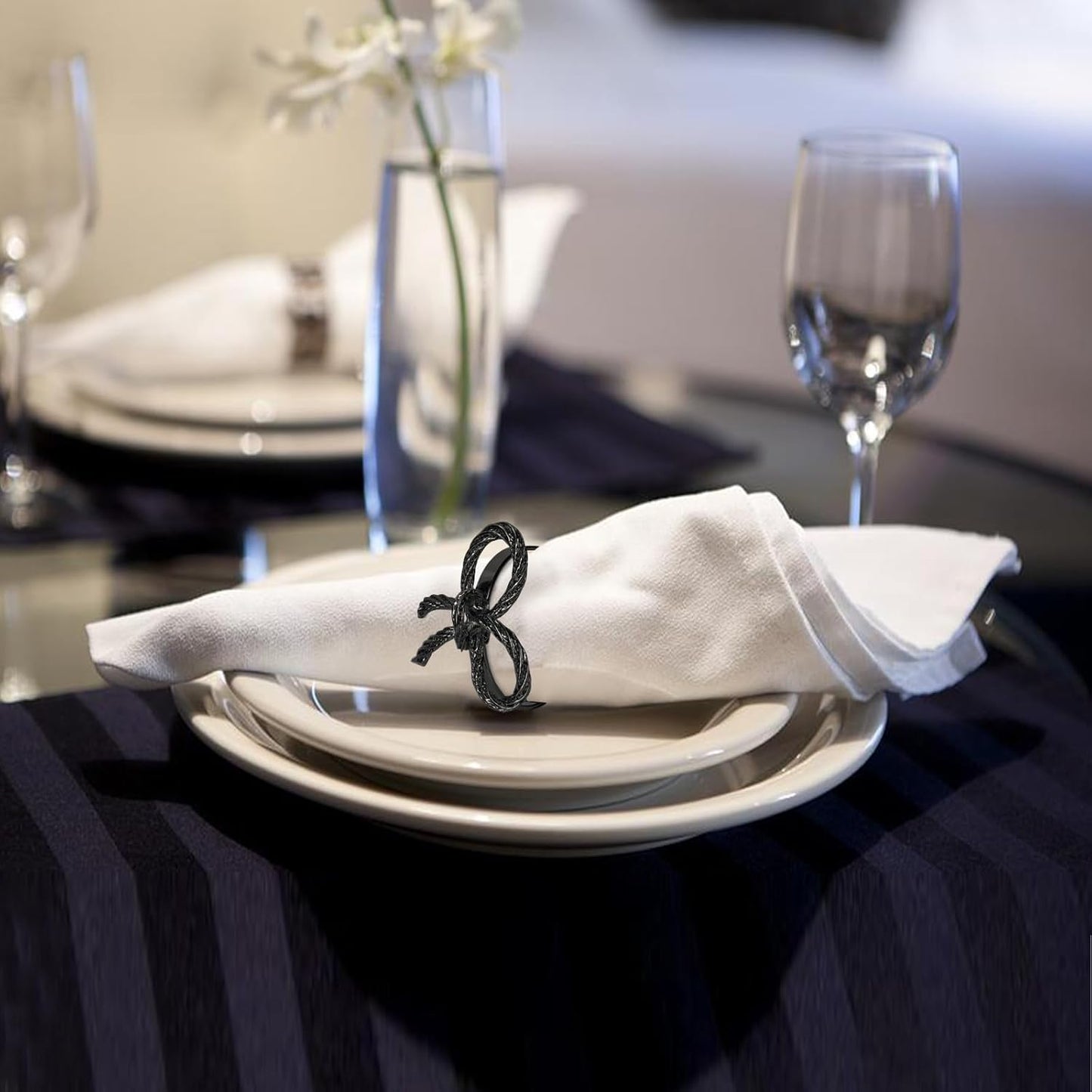 Pack of 6 Napkin Rings Alloy Hollow Out Flower Napkin Holder Dinning Table Napkin Ring for Dinner Parties Wedding Banquet Table Setting Family Gatherings Table Decor（Black，6）