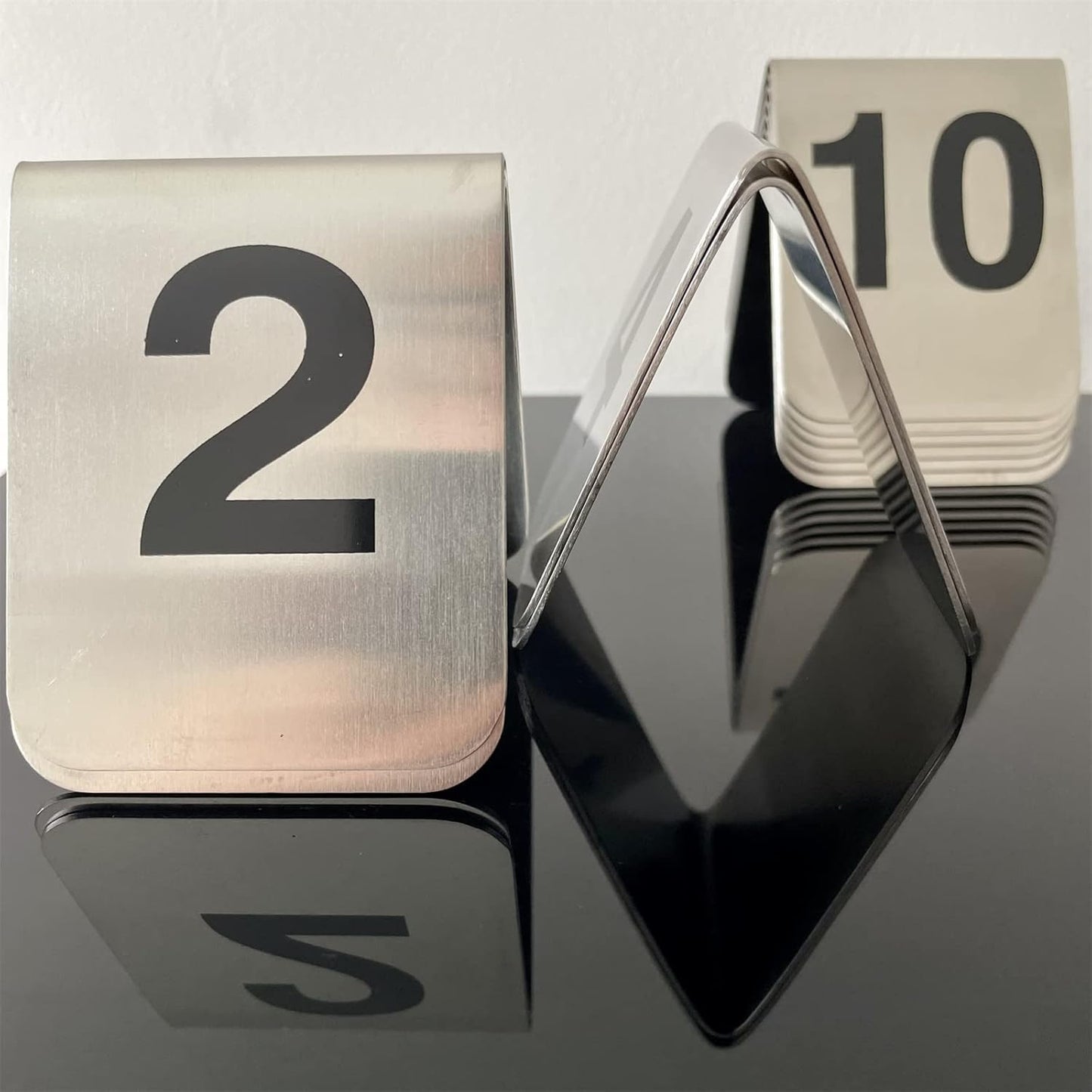 10 Pcs Metal Place Cards Stackable Tent Style Table Numbers，Place Card Holders for Celebration Wedding Party Restaurants Cafes Bars Gatherings meeting Room Board Game Serial (Medium 1-10, Black)