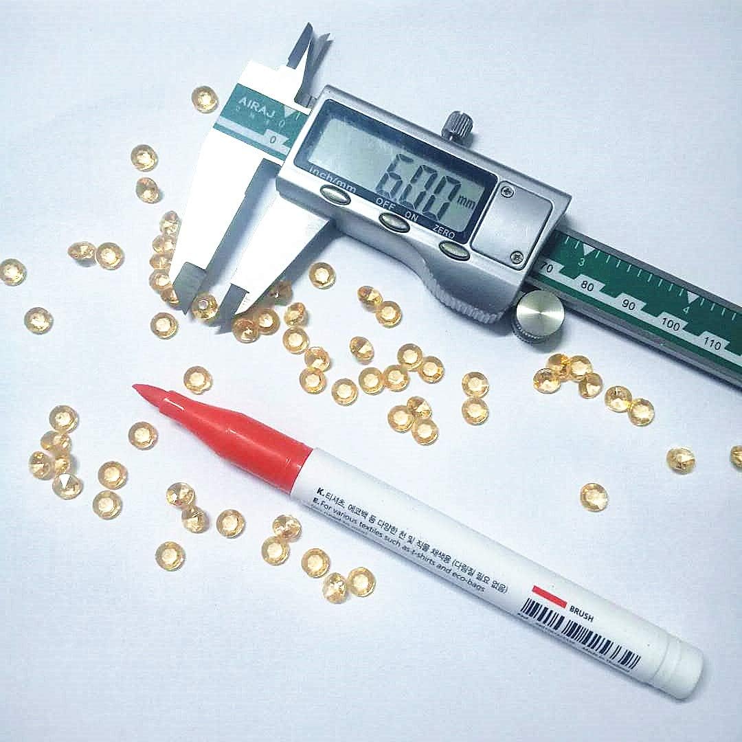 5000 pcs/Pack Wedding Table Scatter Confetti Crystals Acrylic Diamonds 6mm 0.236inch Rhinestones for Wedding, Bridal Shower, Vase Beads Decorations (6mm, Champagne,More Gold in Hue)