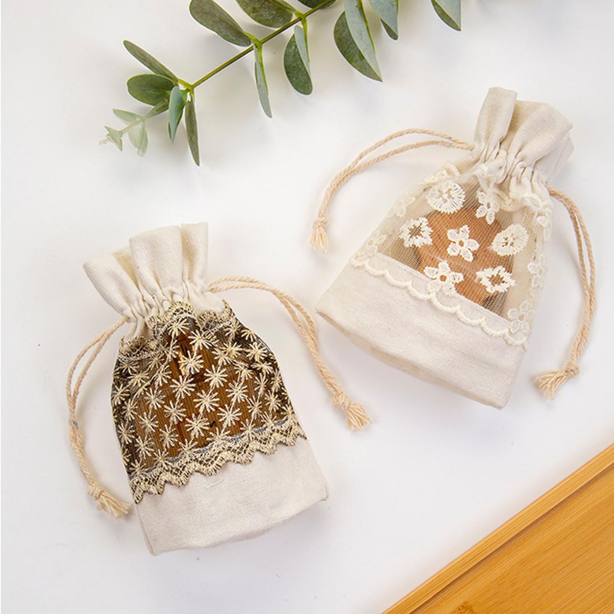 Snadulor 16 Pcs Organza Burlap Gift Bags Lace Burlap Organza Favor jewelry Pouch Bags for Christmas Birthday Wedding Baby Shower Party Favor