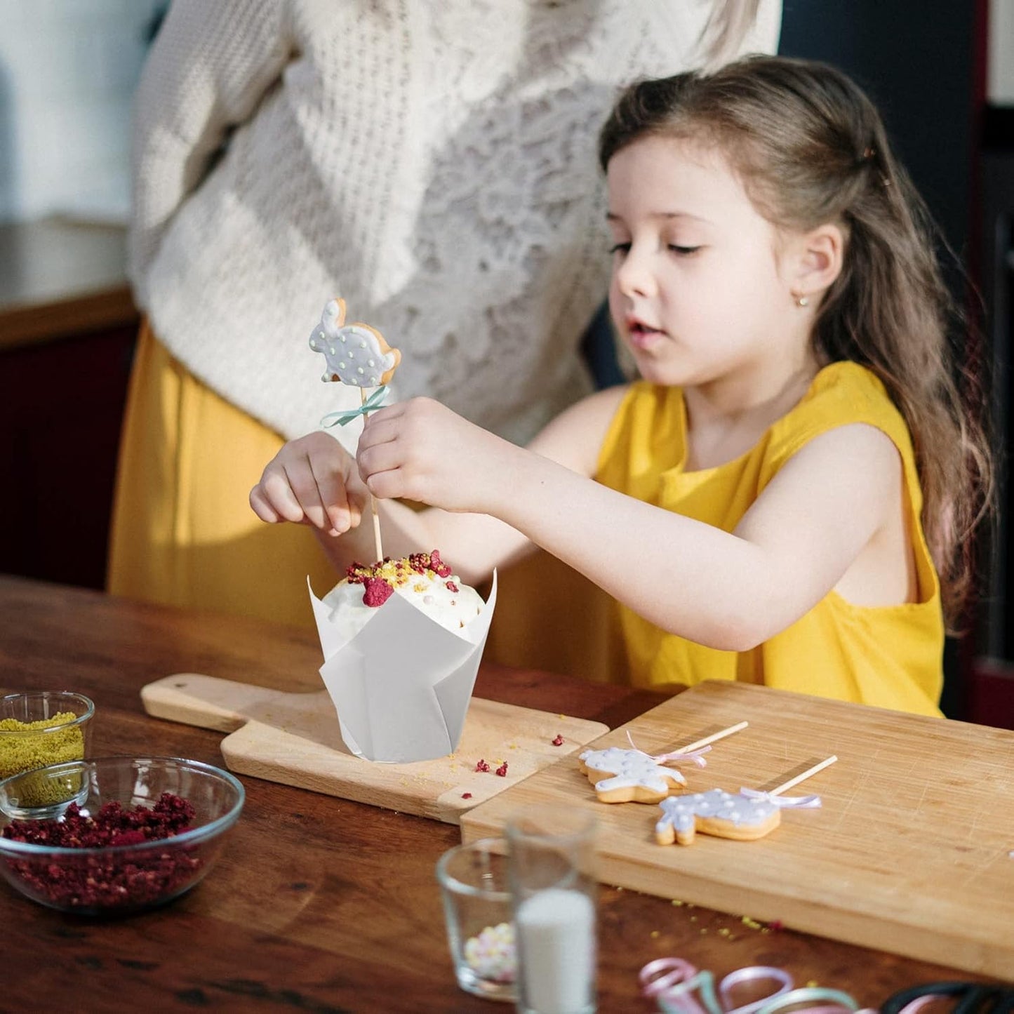 200pcs Tulip Cupcake Liners, Standard Greaseproof Paper Baking Cups Muffin Liners Holders Perfect for Bridal Showers, Baby Showers, Birthday Parties, Banquets, and Catering Events (White)