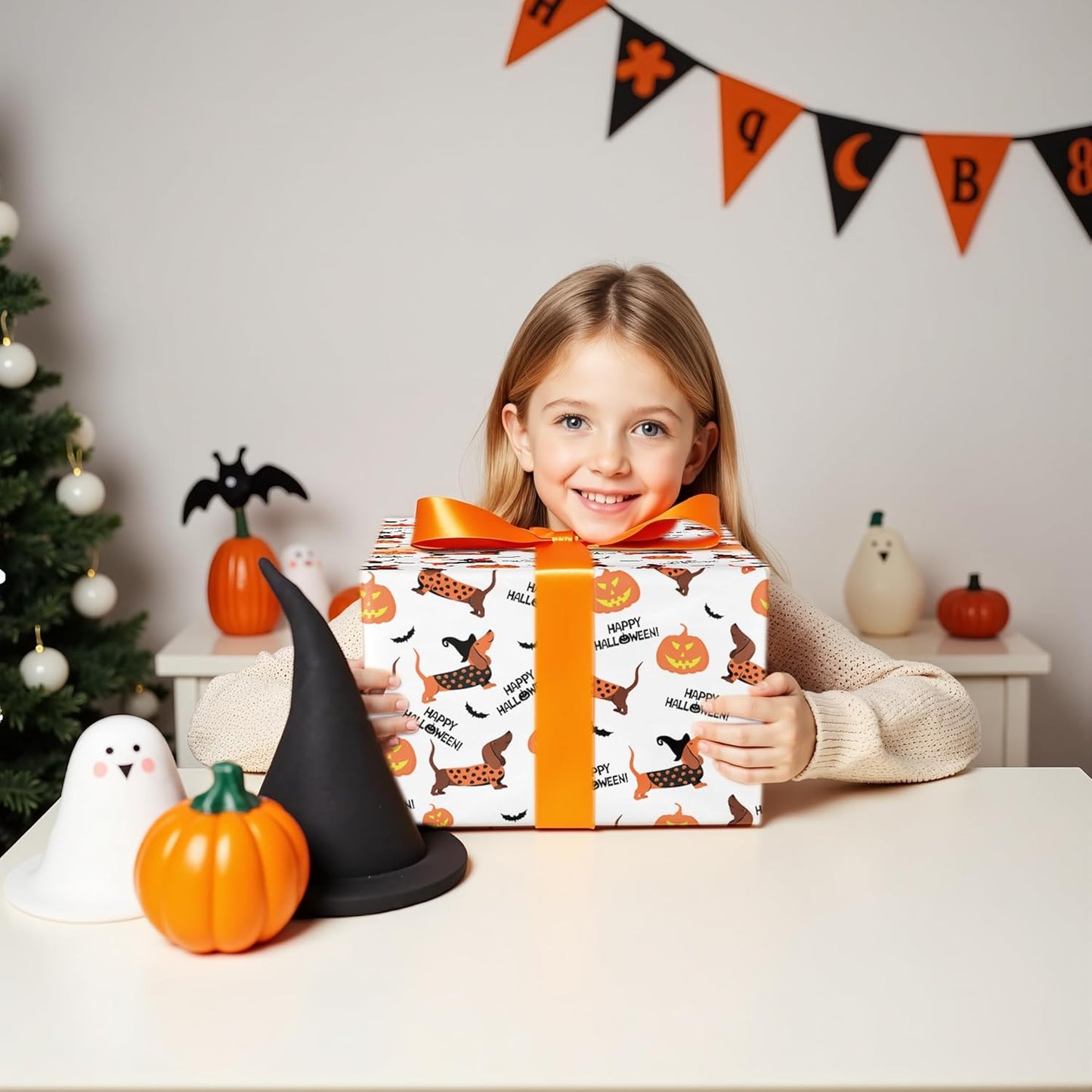 LeZakaa Halloween Dachshund Wrapping Paper Roll, Cute Dachshund Dogs with Pumpkins Bats for Pet Lovers, Kids, Family, Party, Trick-or-Treat Presents, Mini Roll 17 in x 16.4 Ft