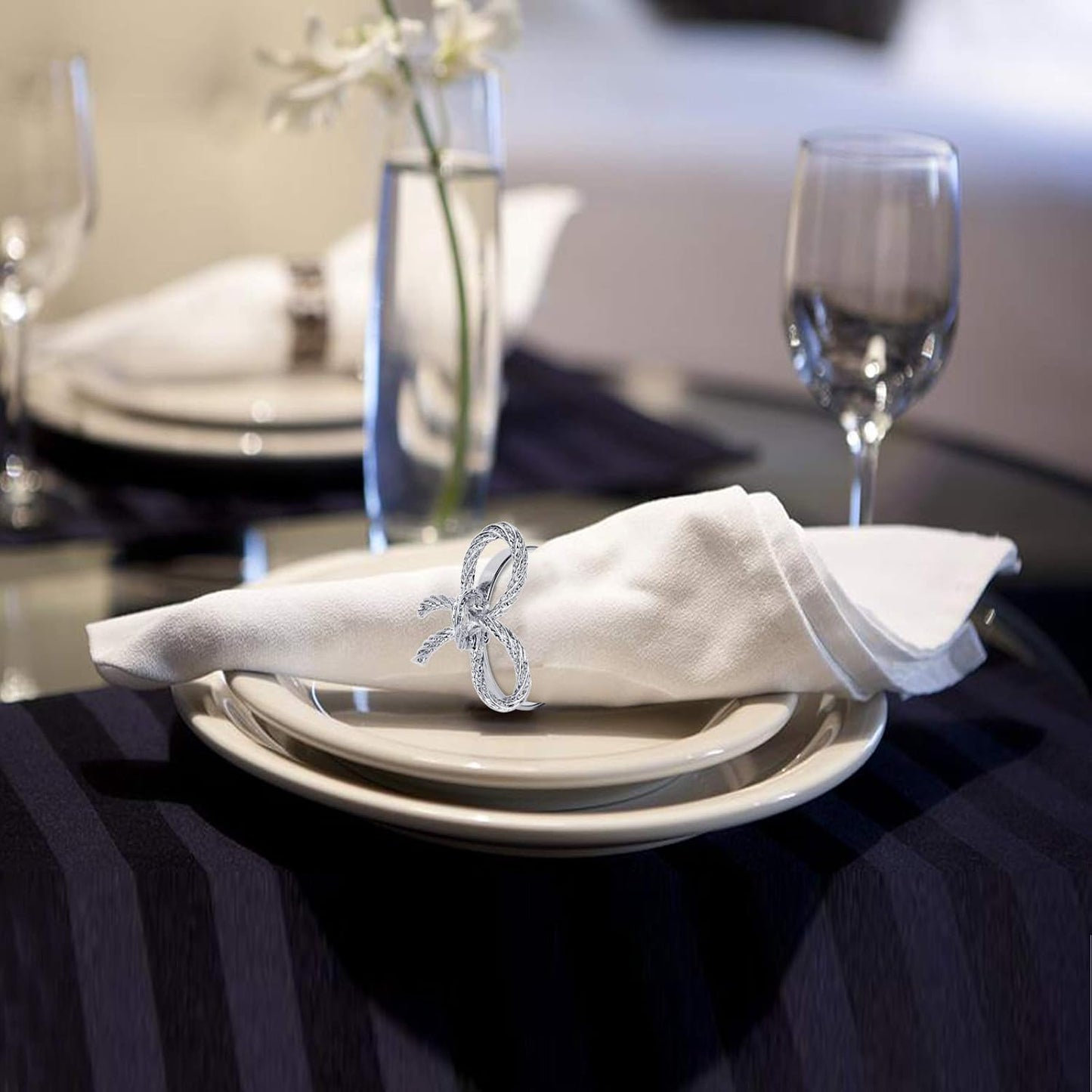 Pack of 6 Napkin Rings Alloy Hollow Out Flower Napkin Holder Dinning Table Napkin Ring for Dinner Parties Wedding Banquet Table Setting Family Gatherings Table Decor（Silver，6）