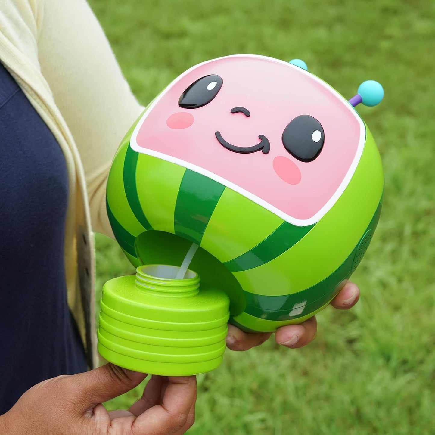 CoComelon NO Spill Musical Bubble Machine | Bubble Toy for Baby, Toddlers and Kids | Amazon Toys Exclusive with 16 oz of Extra Bubble Solution (Bubble Solution Bottle Colors Will Vary)