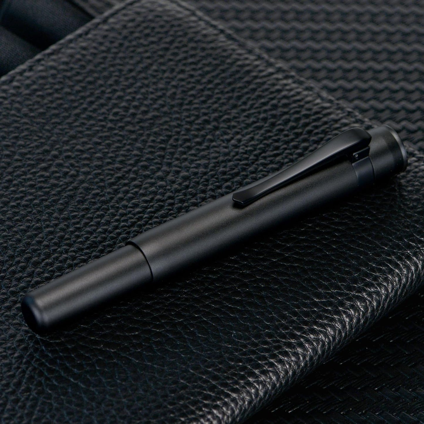Hongdian M2 Mini Fountain Pen with Bent Nib, Sleek Shape Aluminium Short Pocket Travel Pen (Matte Black)
