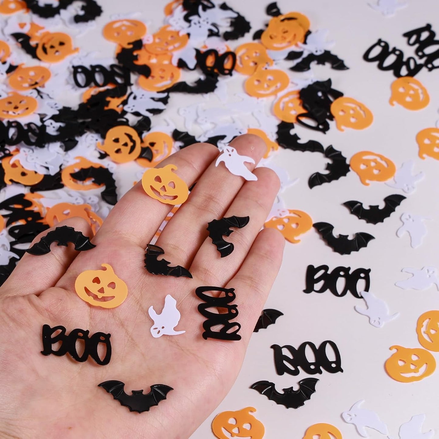 Halloween Party Table Scatter Confetti, 3000 Pcs Black and White BOO Foil Metallic Confetti for Halloween Party Table Decorations