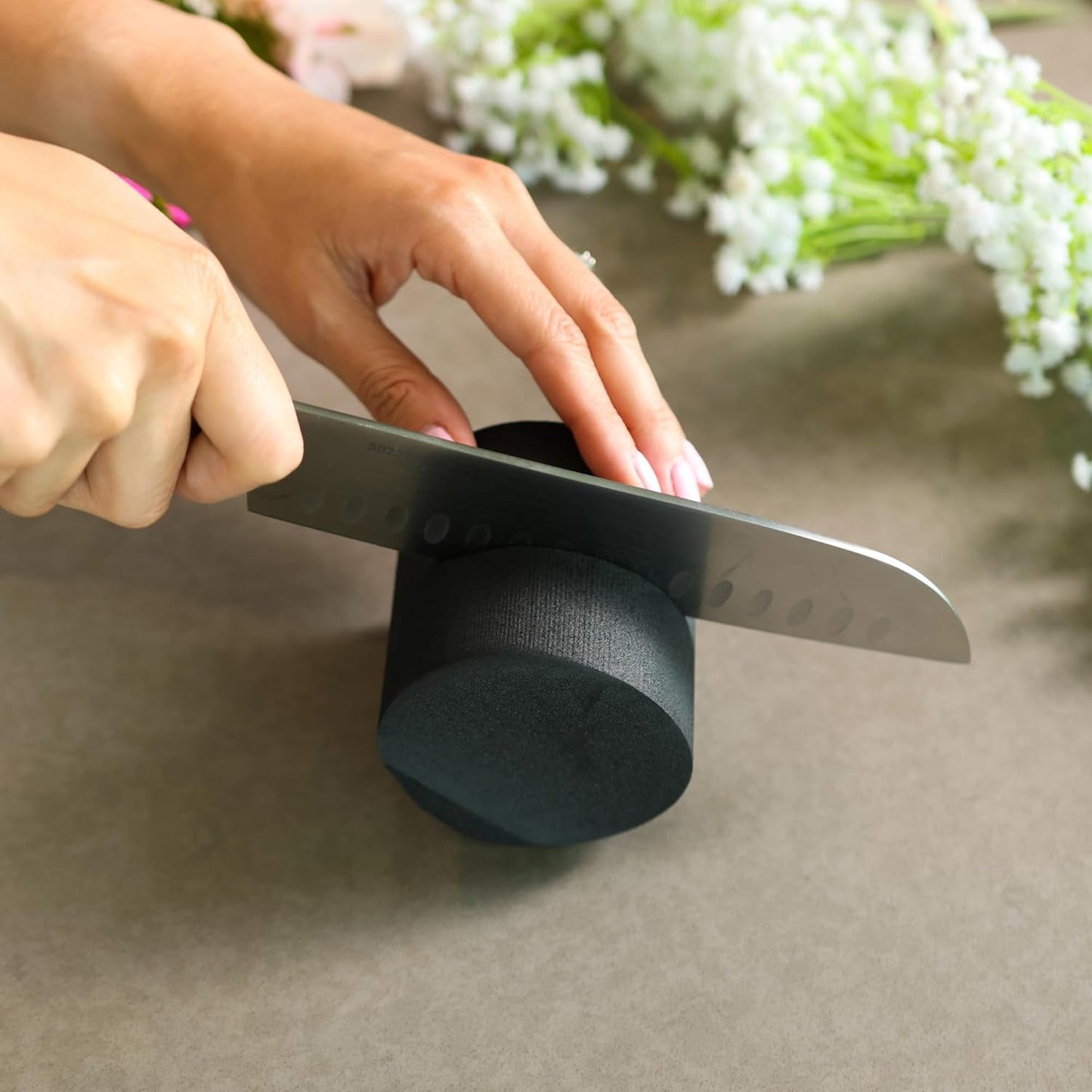 XCEL Floral Foam Blocks - Reusable, Weather Resistant Foam - Perfect for Fresh & Artificial Flower Arrangements, Crafts, Planter Boxes, Home Decor & More - 10-Pk, Black (3” x 3”, Round)