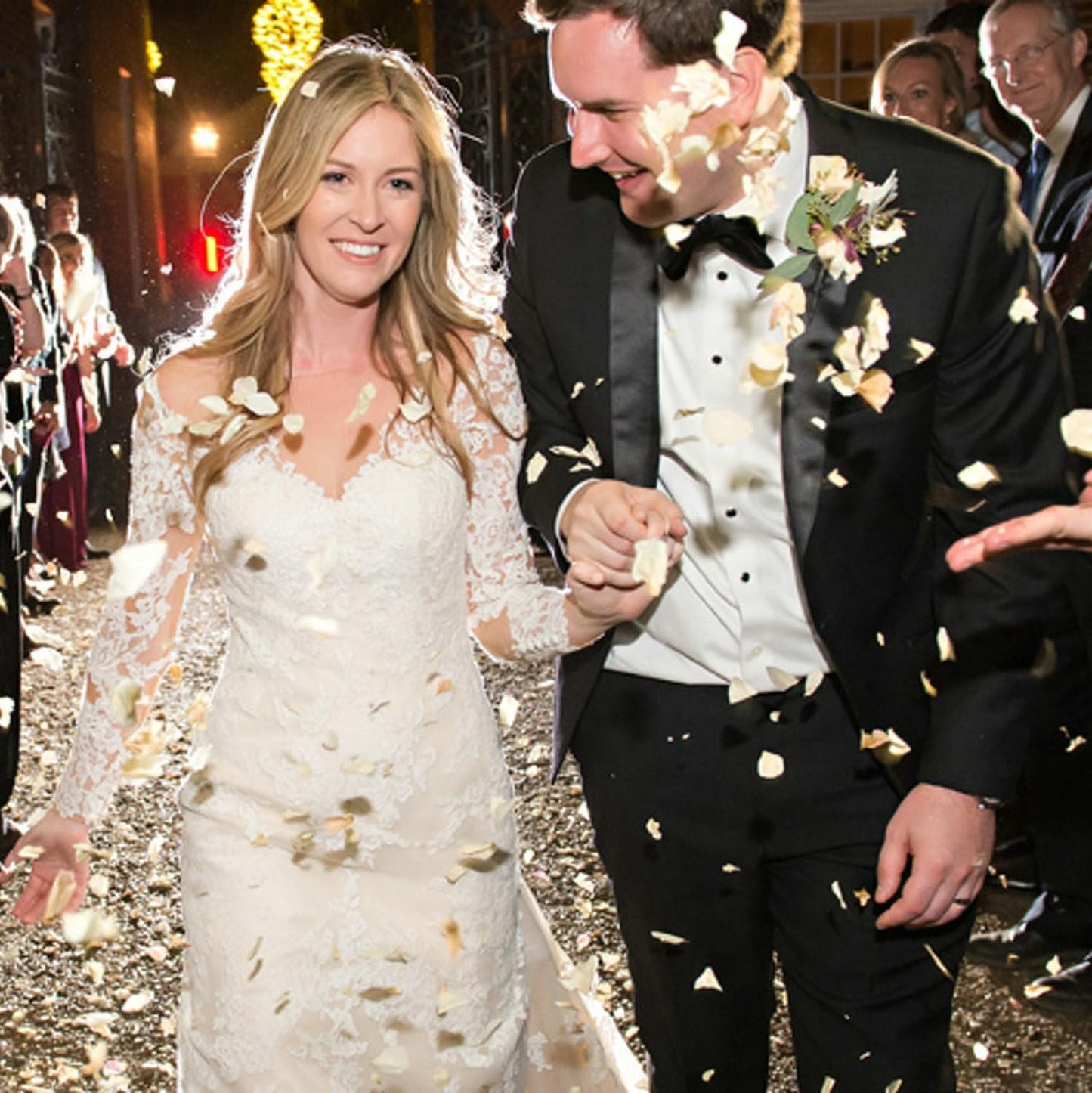 CODE FLORIST 1100 PCS White Silk Rose Petals for Valentine's Day,Romantic Night,Wedding,Proposal Anniversary Flower Decorations(Separated,Scented)