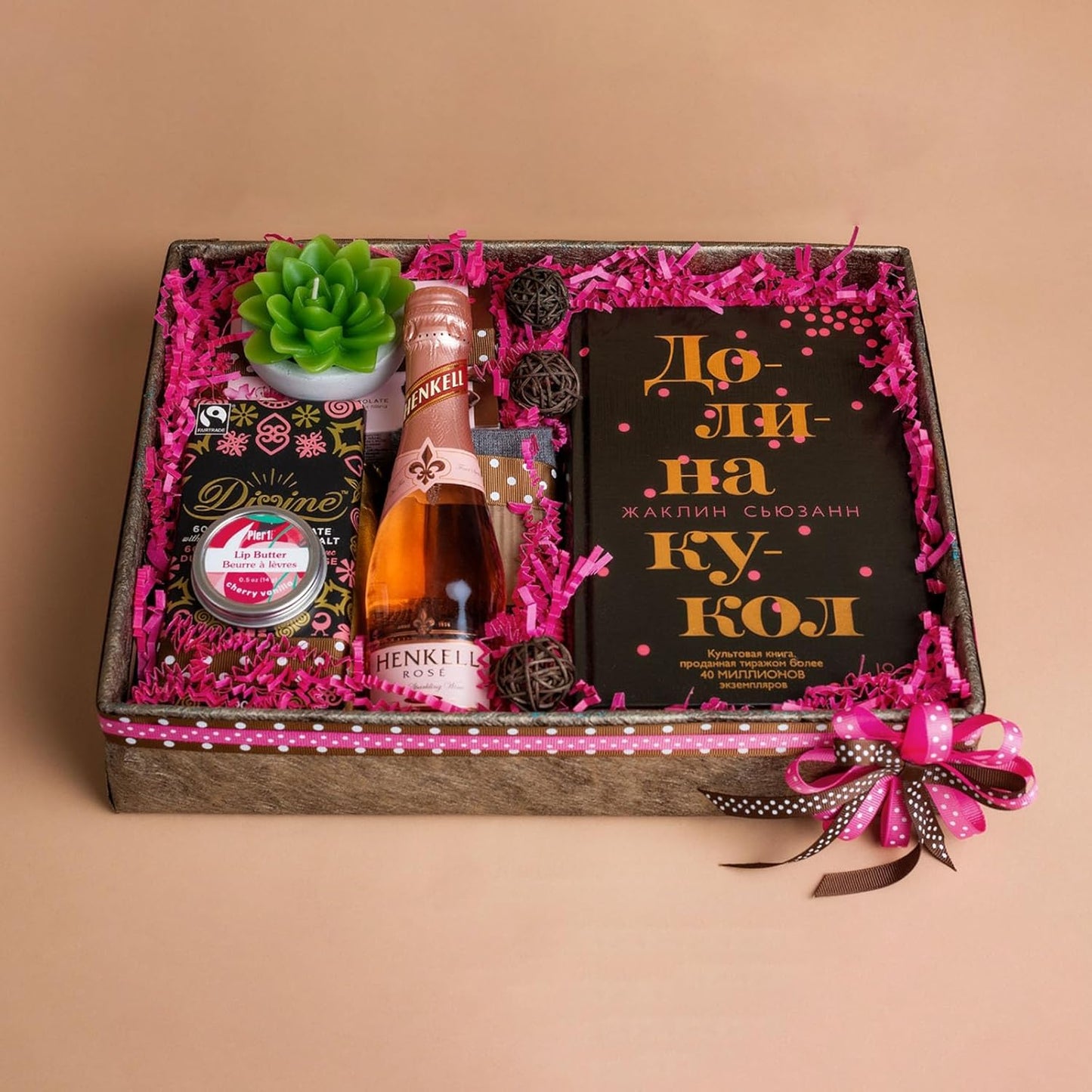 1 LB Fuschia Crinkle Cut Paper Shred Filler Great for Gift Wrapping, Fuschia Basket Fillers, Birthday, Gift Wrapping, Anniversary, Halloween Thanksgiving Christmas Party Decor Filling Supplies