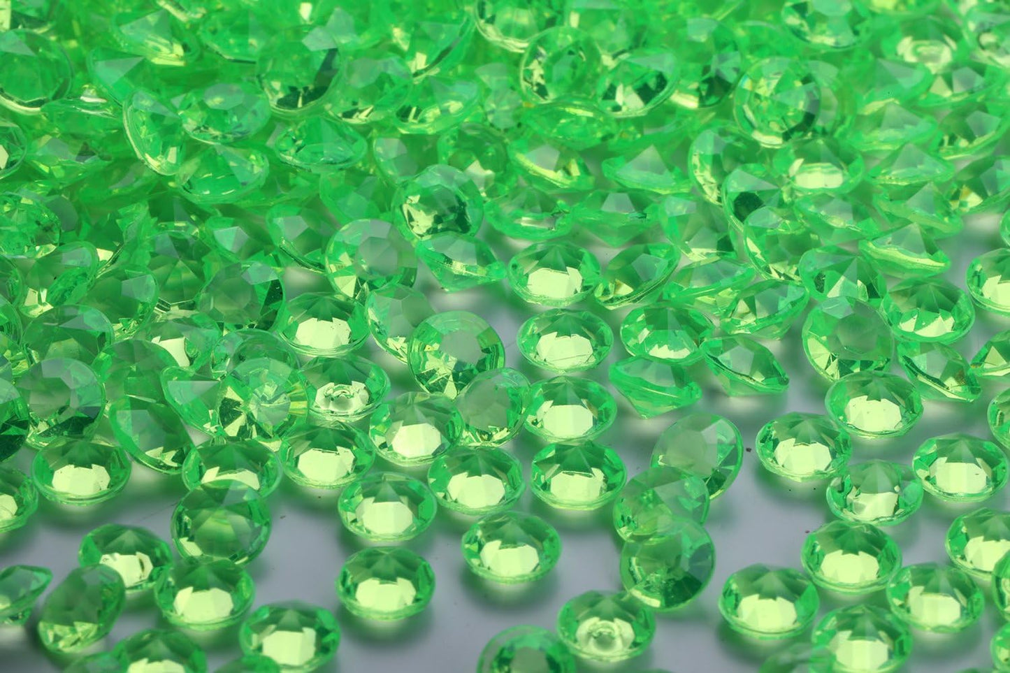 2000 pcs/Pack Wedding Table Scatter Confetti Crystals Acrylic Diamonds 8 mm Rhinestones for Wedding, Bridal Shower, Vase Beads Decorations (8mm, Grass Green)