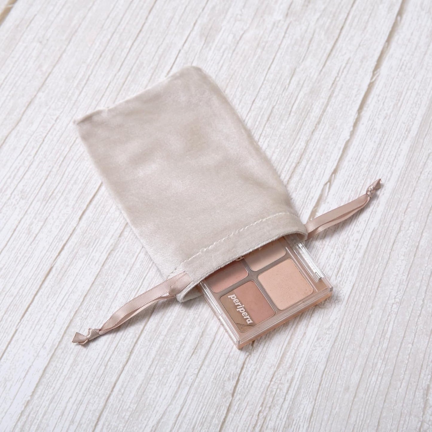 QIANF 12pcs Light Champagne Velvet Drawstring Bags 4x6 inches Glossy Small Velvet Cloth Gift Bags Jewelry Pouches for Storage Wedding Party Favor Christmas