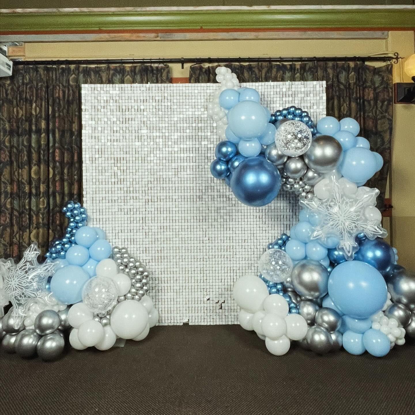 Blue and Silver Balloons Garland Kit, 124pcs Blue White Silver Confetti Metallic Latex Balloons Arch for Birthday, Baby Shower, Winter Wonderland Snow Theme Party Decoration