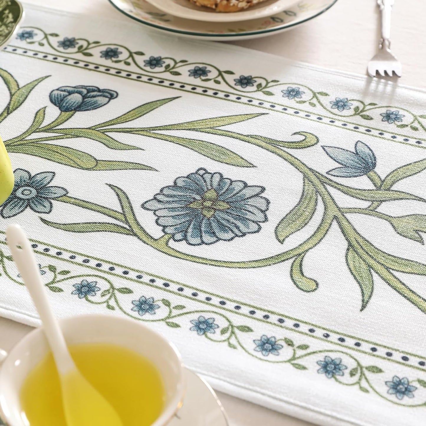 ISAENNE Designer Elegant Linen Table Runner 87 Inches Long,Vintage Blue Floral Pattern Decor Table Runners for Dining Tables,Kitchen Tables,Thanksgiving,Christmas,Banquet,12"*87"-Mosella E