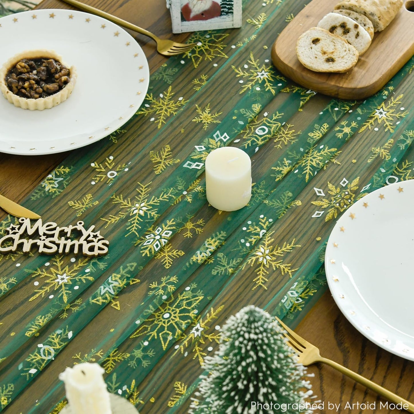 Artoid Mode Green Gold Snowflakes Christmas Gauze Table Runner 120 Inch 10FT, Winter Seasonal Sheer Dining Holiday Wedding Table Decor for Home Party